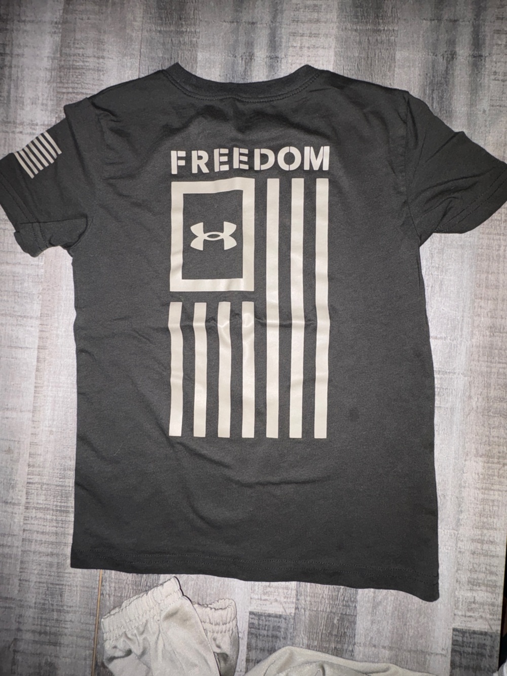 NWOT BOYS Under Armour Athletic Shirts Lot Size 7 (Pack of 2) -Freedom Flag